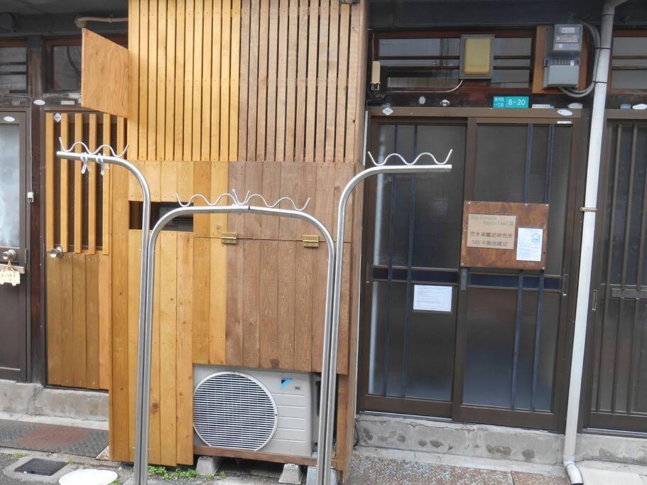 ペット可でusj まですぐ 木を基調としたログハウス調のお部屋 *